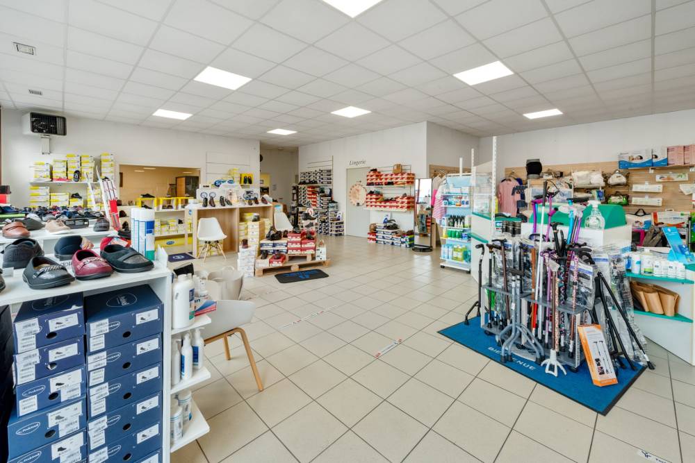boutique : chaussures et cannes